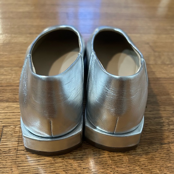 Sam Edelman Kacey Silver Flats- size 6 - Picture 4 of 9